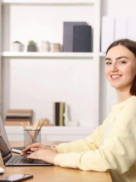 Maestría Internacional en Escritura Persuasiva y Copywriting + Maestría en Inteligencia Artificial Aplicada al Marketing y al SEO – Doble Titulación – Diploma Acreditado por Apostilla de la Haya –